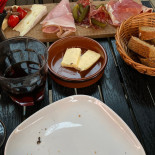 Adriano Vin Tapasbar Mad