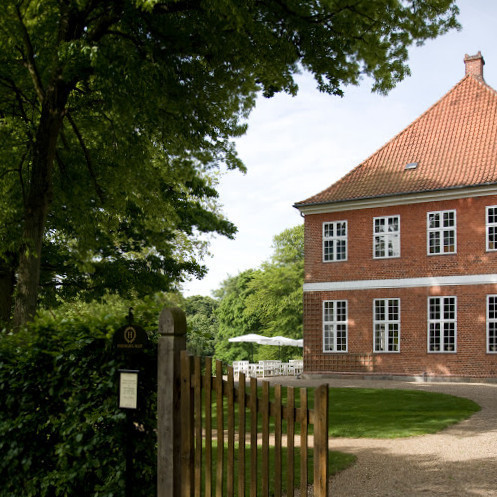 Dannebroen At Kongebrogaarden Udenfor