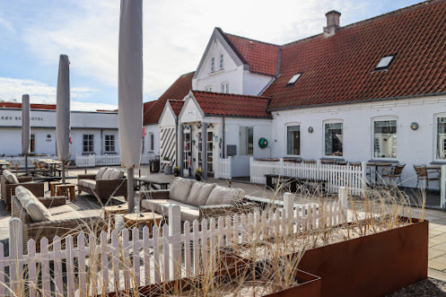 Hvideklit Udenfor