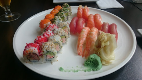 Sukuri Sushi Udenfor