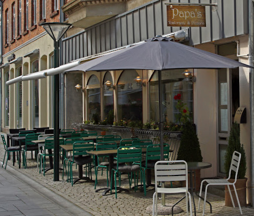 Papas Pizzeria Udenfor
