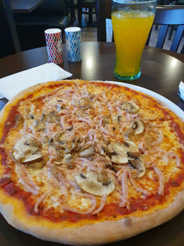 Pizza Burger House Udenfor