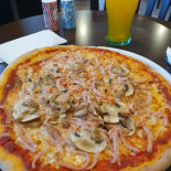 Pizza Burger House Udenfor