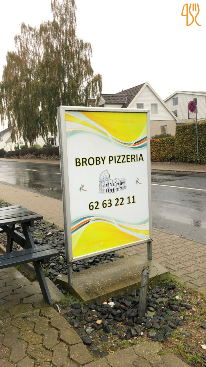 Broby Pizzeria Overfor Efterskolen Pizzaria Udenfor