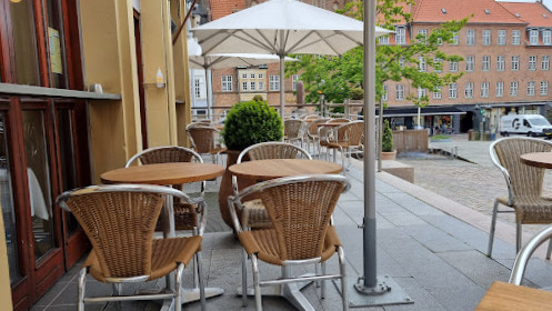 Cafe Morville Udenfor