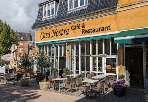 Casa Nostra Udenfor