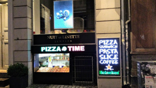 Pizza Time Udenfor