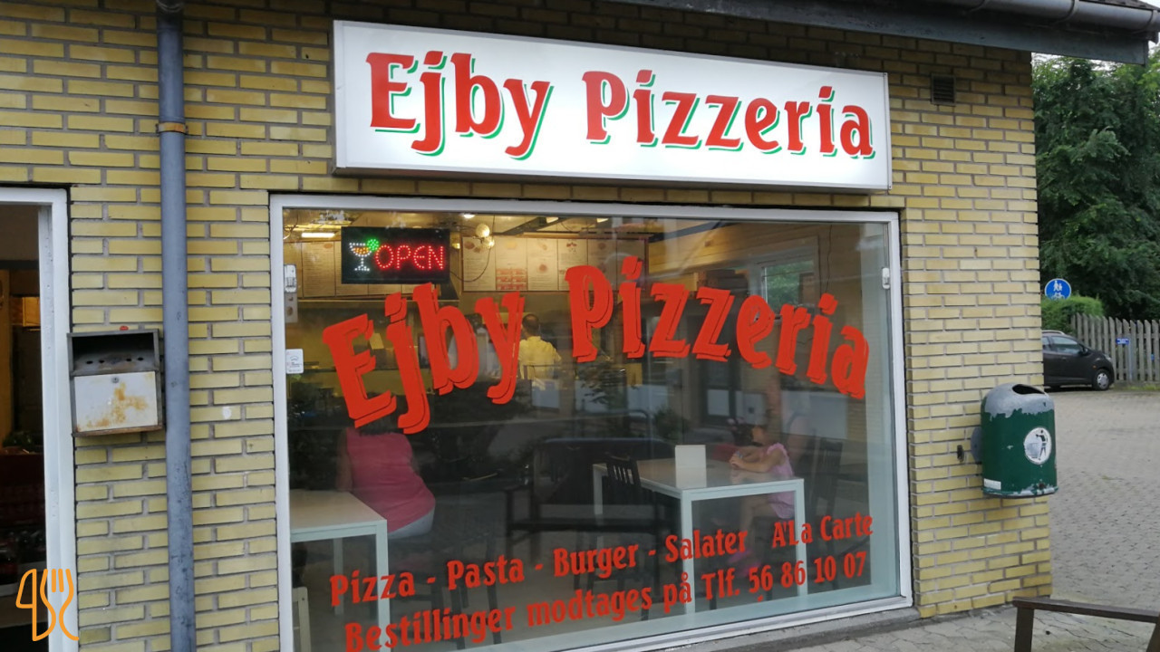 Ejby Pizzaria Udenfor