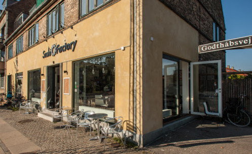 100% Sushi Udenfor