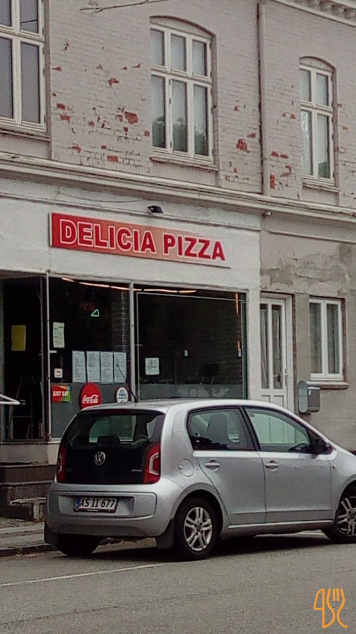 Delicia Pizza Udenfor