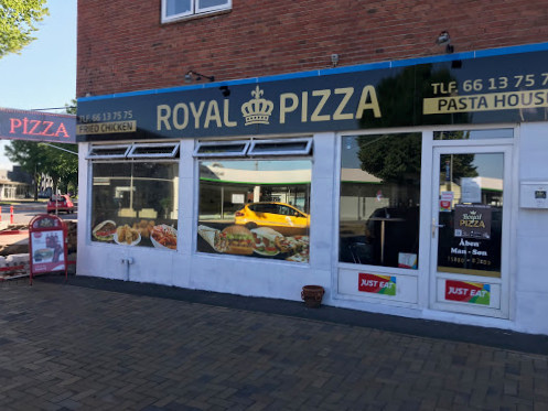 Royal Pizza Udenfor