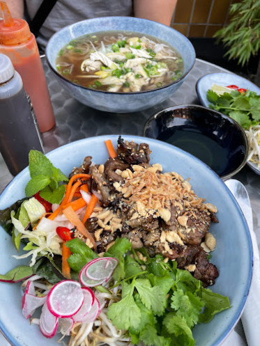 Vi Viet Udenfor