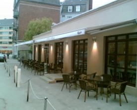 Café L'orange Udenfor