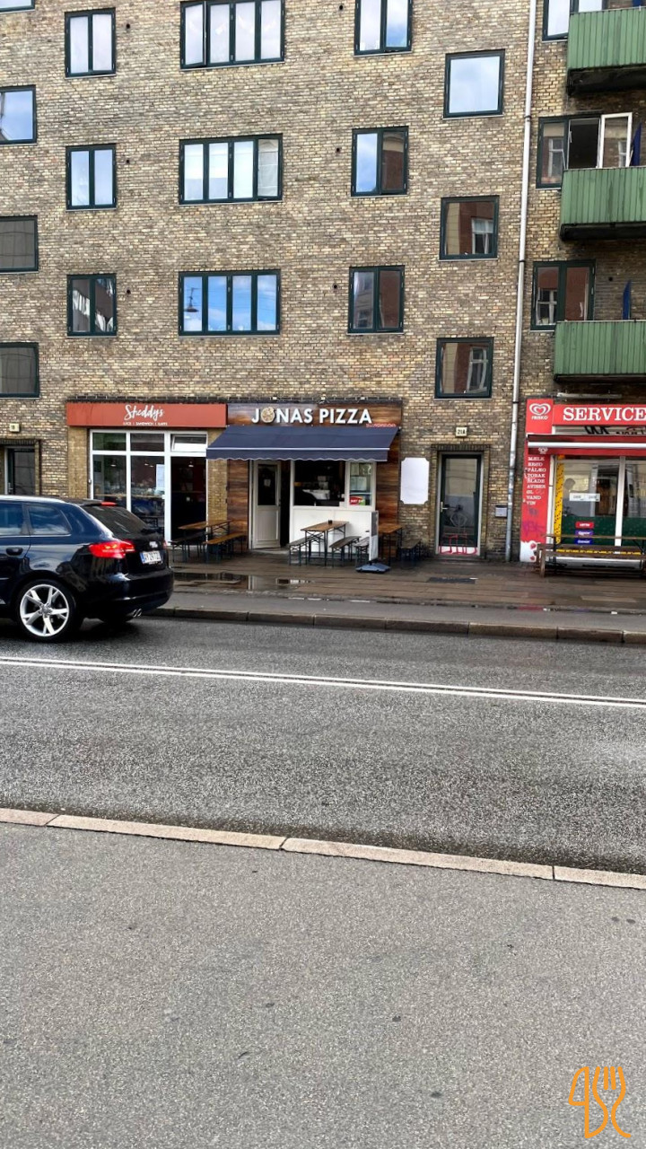 Jonas Pizza Udenfor