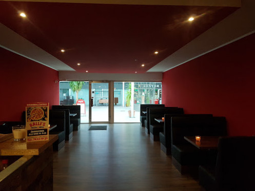 Ballis Pizza Grill Udenfor