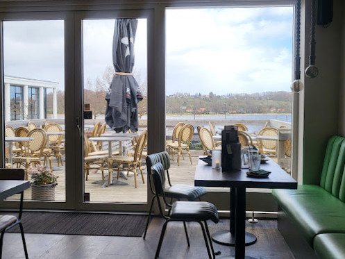 Cafe Noisette Udenfor