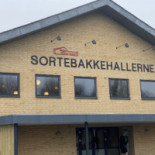 Sortebakkehallerne Udenfor