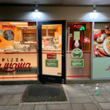 Pizza La Mama Udenfor