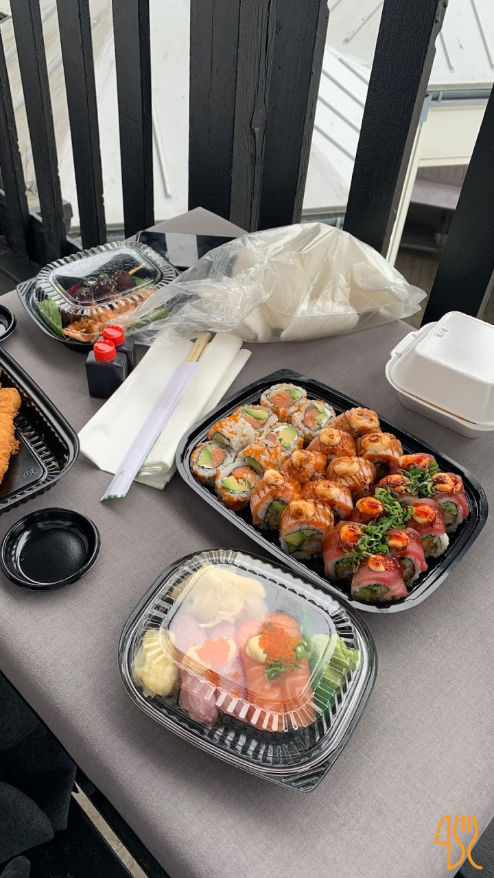 Unki Sushi Udenfor