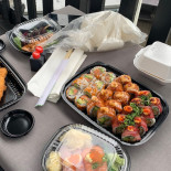 Unki Sushi Udenfor