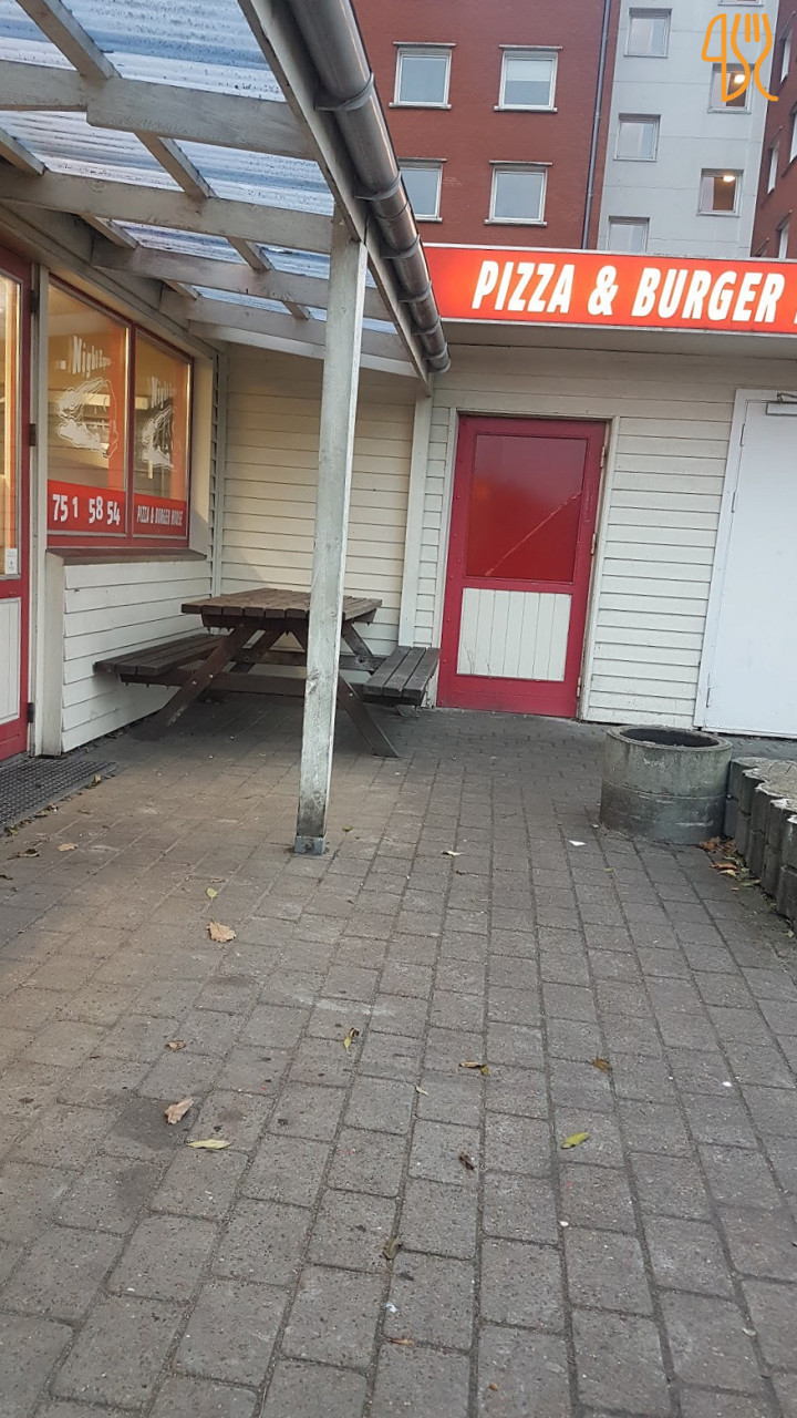 Pizza Og Burgerhouse Udenfor