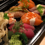 Unki Sushi Udenfor