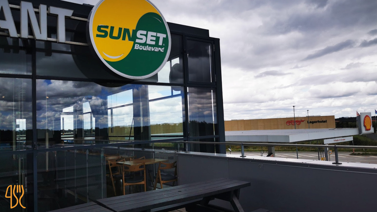 Sunset Boulevard Udenfor