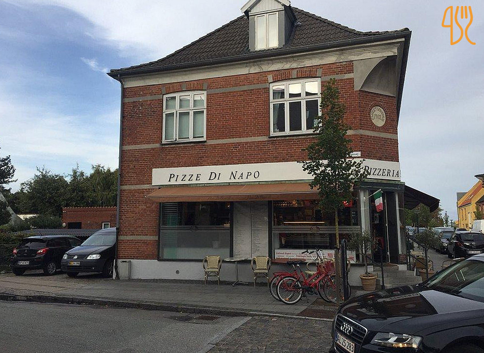 Pizze Di Napo Udenfor