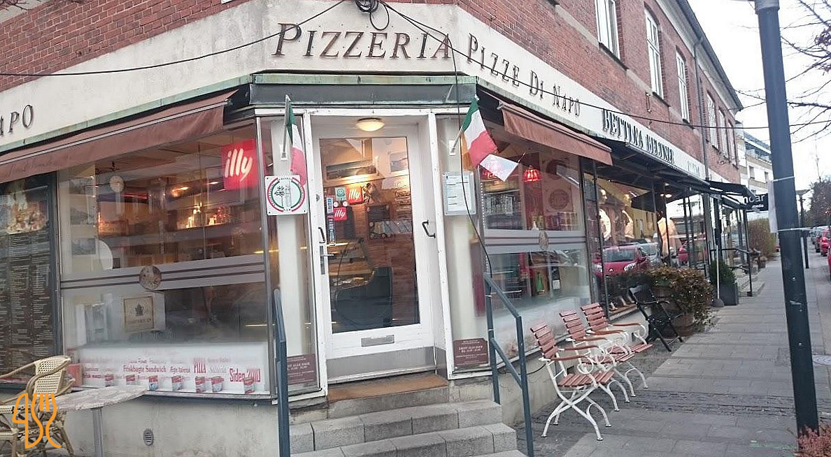 Pizze Di Napo Udenfor