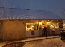 Pizza Bazar outside