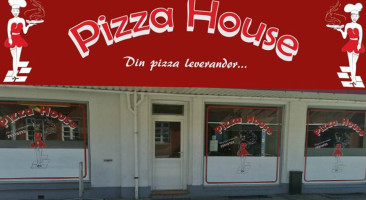 Pizza House outside