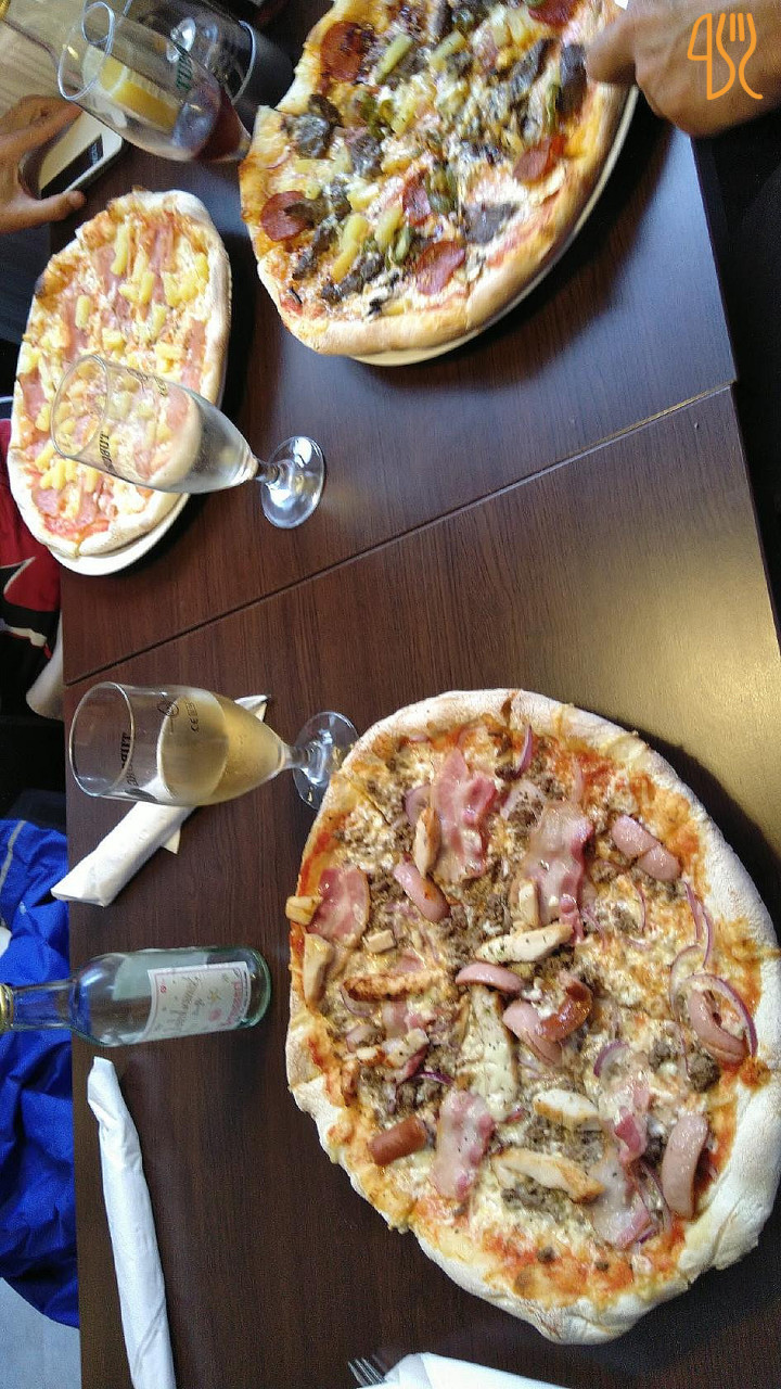 Alex's Pizzabageri Café Mad