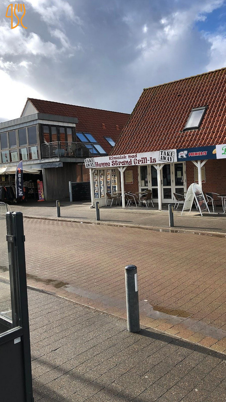 Henne Strand Grill Is Udenfor