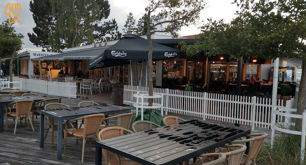 Cafe Delias Udenfor