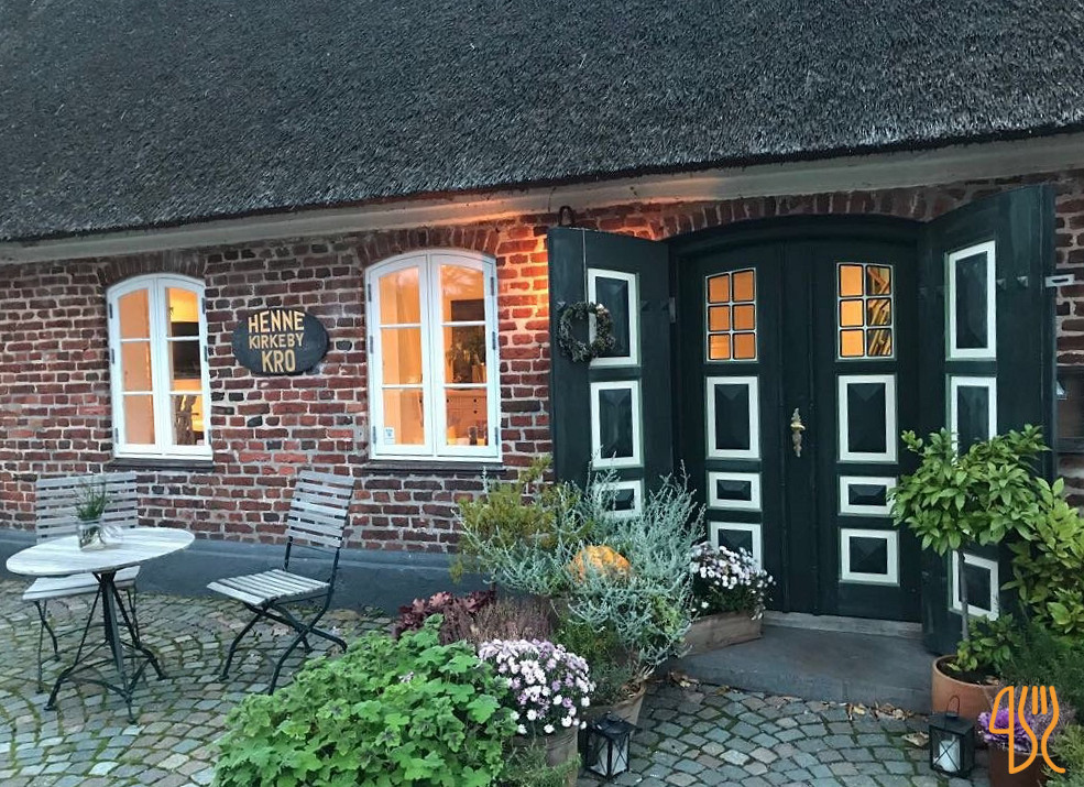 Henne Kirkeby Kro Udenfor