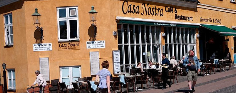 Casa Nostra Udenfor