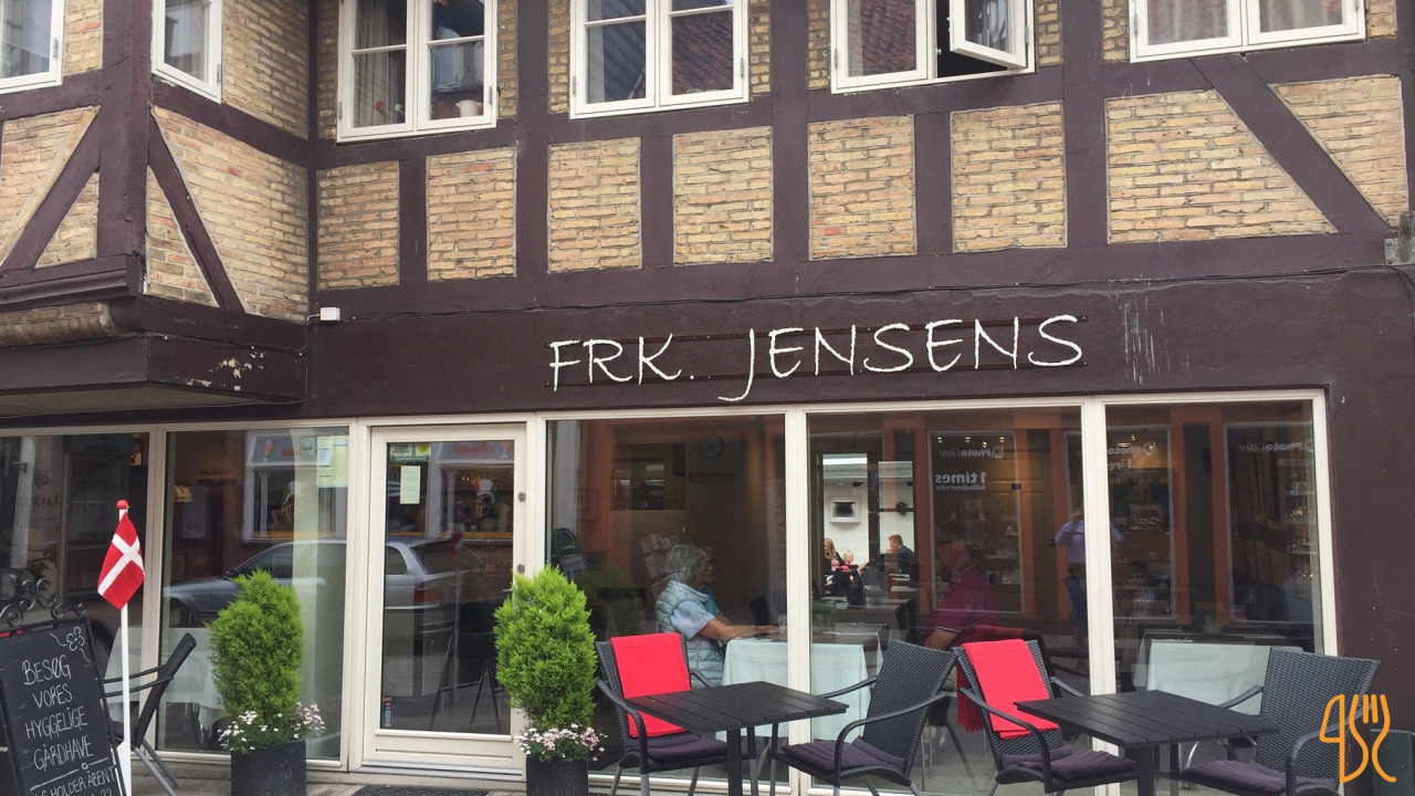 Frk Jensen Udenfor