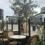 Cafe Noeah Udenfor