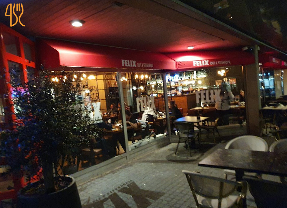Felix Cafe&steakhouse Udenfor