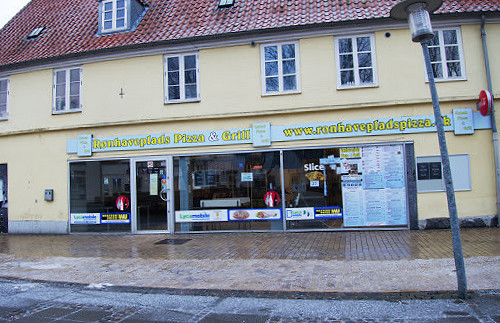 Roenhaveplads Pizza Grill Udenfor