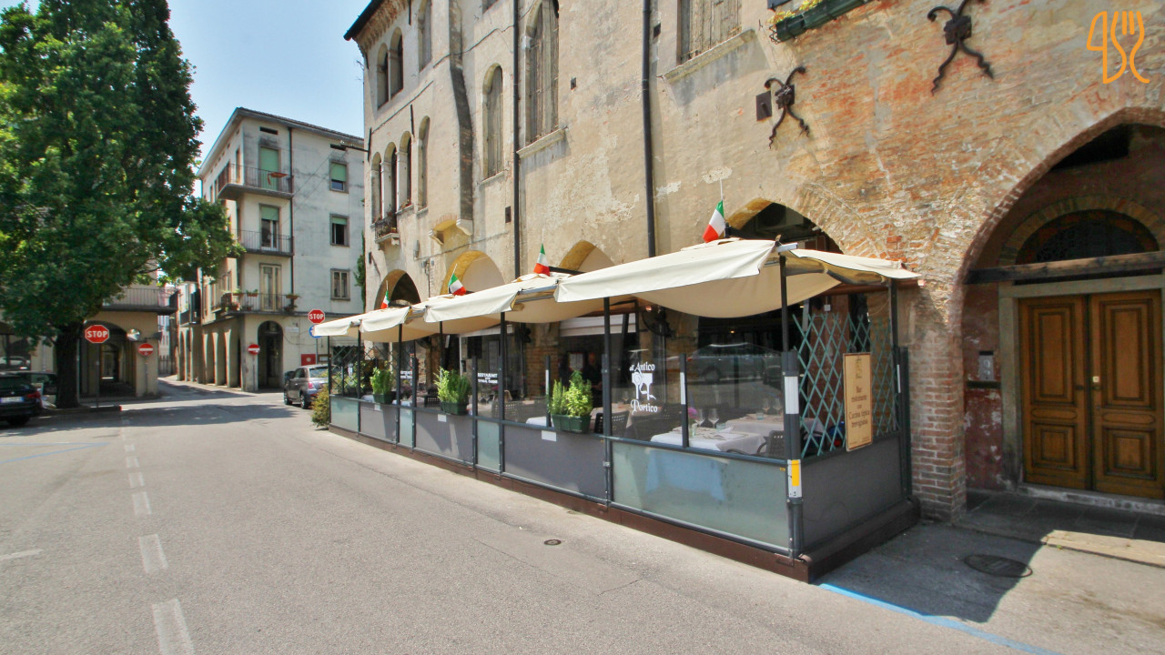 Madonna Burgerbar Udenfor