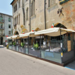 Madonna Burgerbar Udenfor