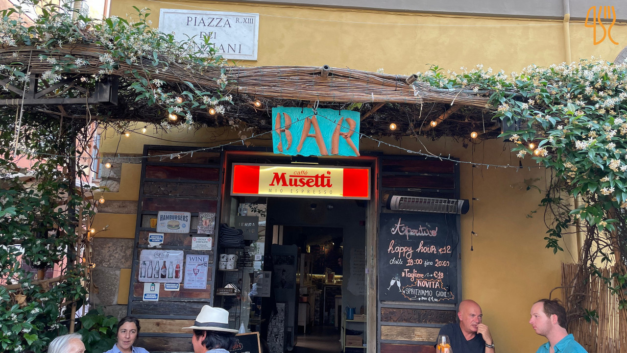 Amici Miei Udenfor