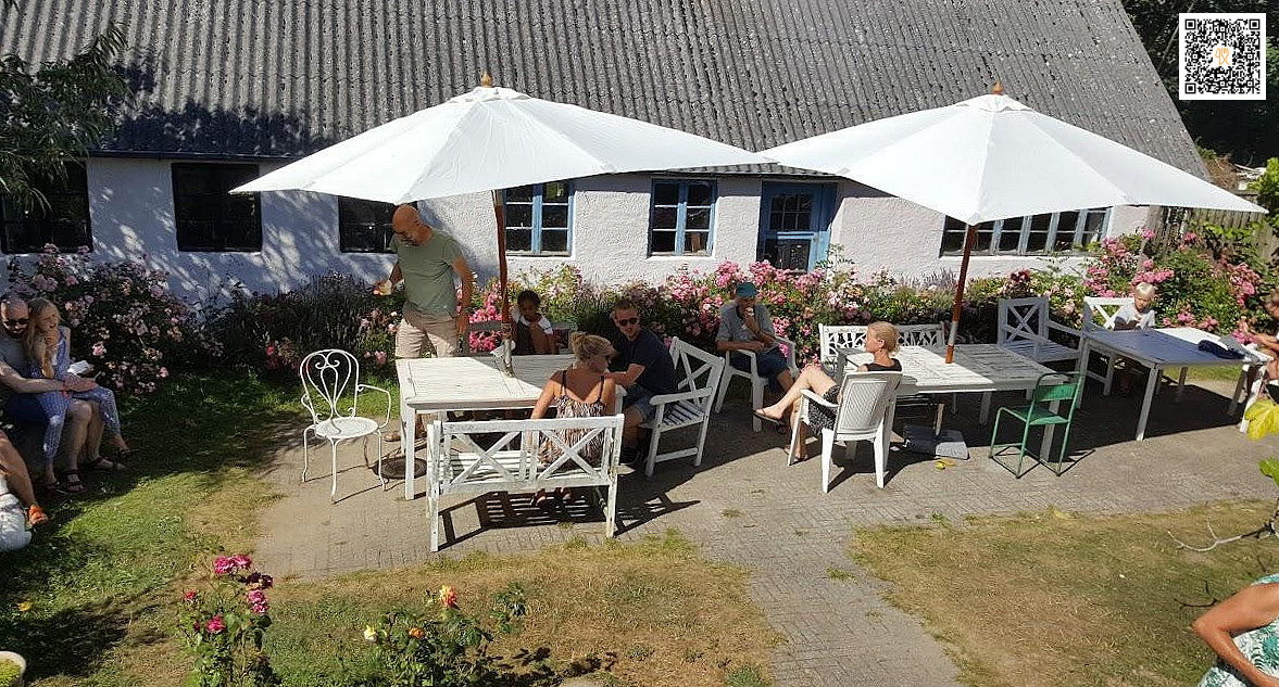 Den Blå Ged Udenfor