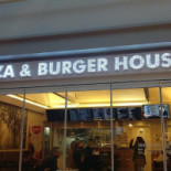 Pizza Burger House Udenfor