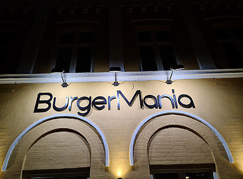 Burger Mania Udenfor