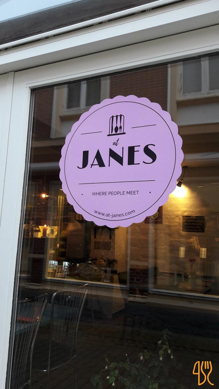 At Janes Udenfor