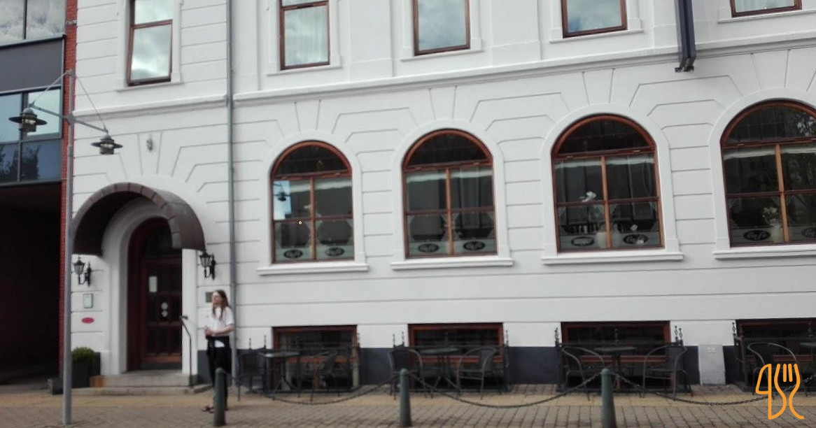 Raadhuskaelderen Udenfor