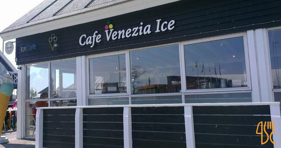 Cafe Venezia Ice Udenfor