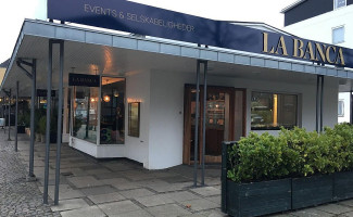 La Banca Events outside